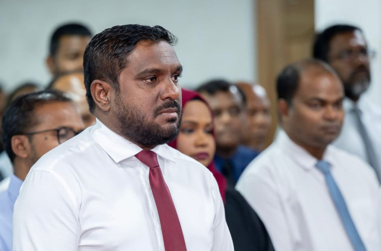 ކެންޑިޑޭޓުންގެ ރެކޯޑް ނިންމަން އިތުރުގަޑީގައި މަސައްކަތްކުރޭ